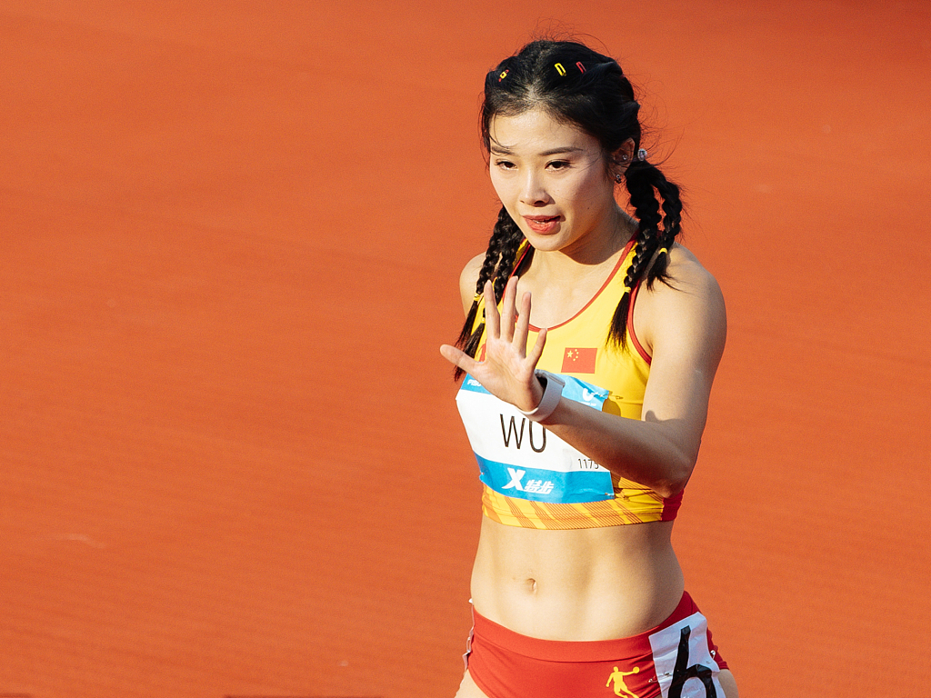 吴艳妮8秒11刷新最好成绩夺冠，她的前程
